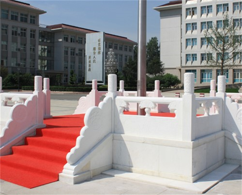 汉白玉旗台